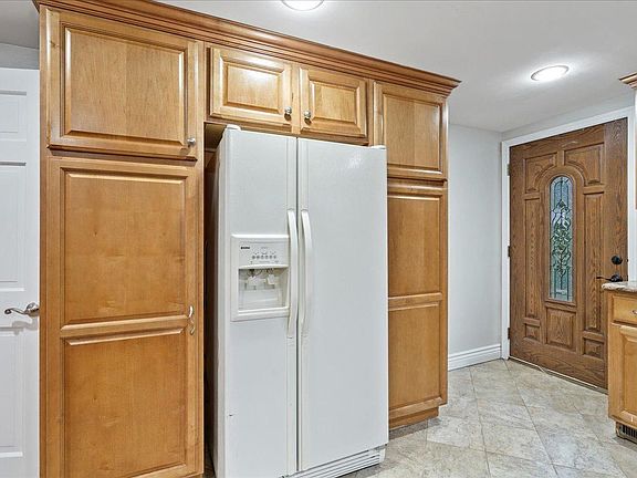 5th image of 17 Valley Dr