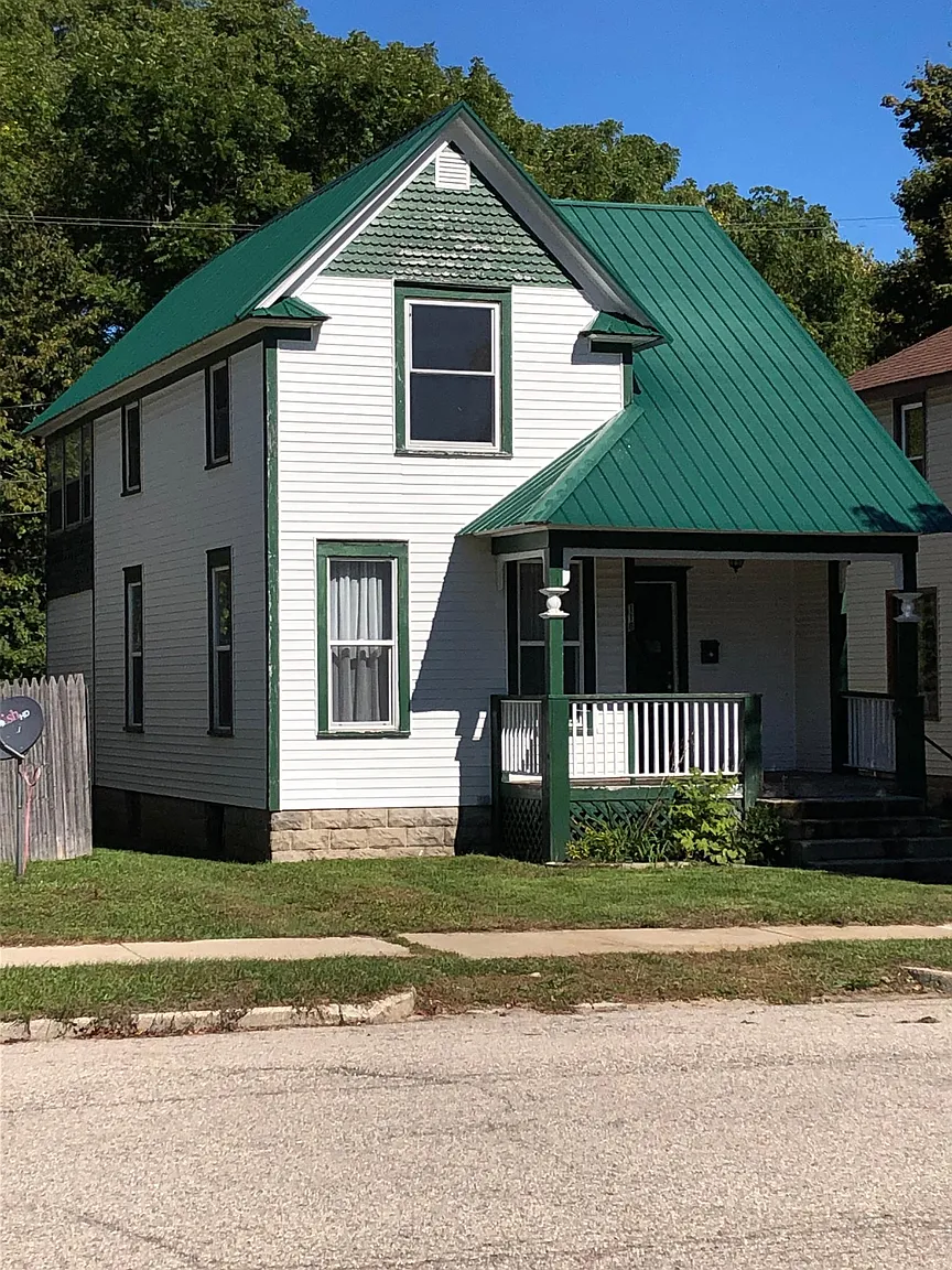 118 Mill St photo 1