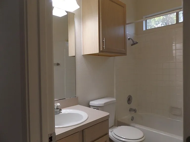 2911 Whisper Oaks Ln #B — Photo 14