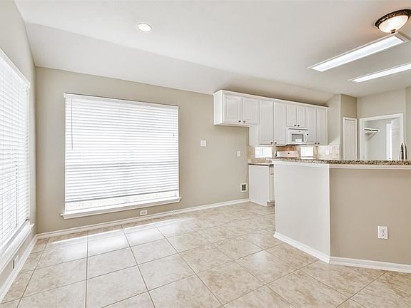 4th image of 219 N Wynnoak Cir