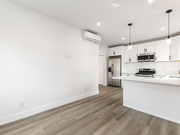 4th image of 205 Plymouth Dr #2