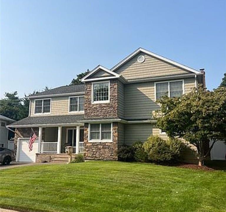 1st image of 449 Lakeville Lane