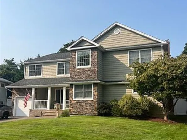 449 Lakeville Lane, East Meadow, NY 11554