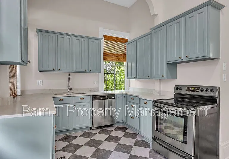 201 W 37th St #MAIN HOUSE — Photo 15