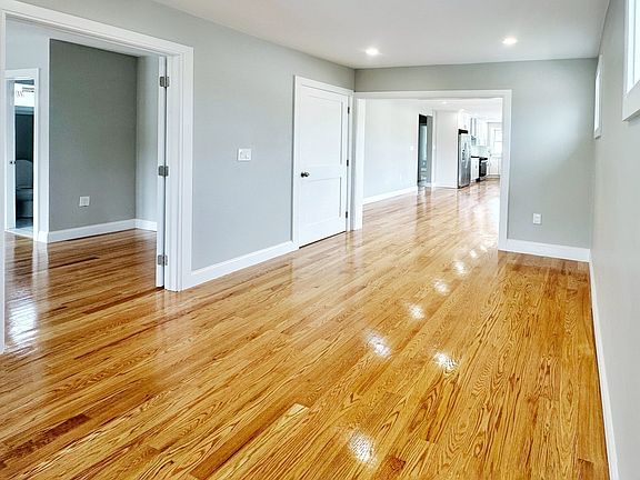 4th image of 338 Sea St