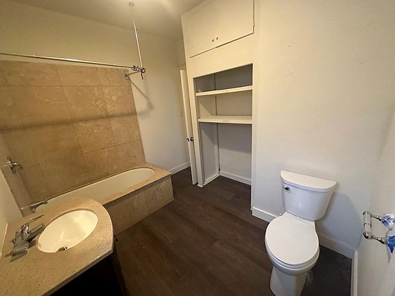 5th image of 405 E 43rd Pl
