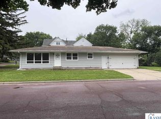 214 10th St S, Saint James, MN 56081