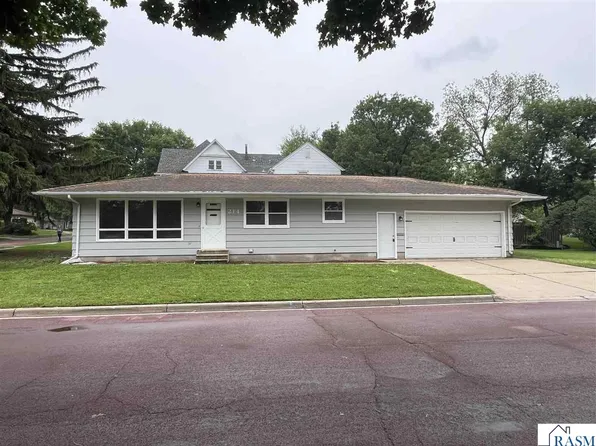 214 10th St S, Saint James, MN 56081