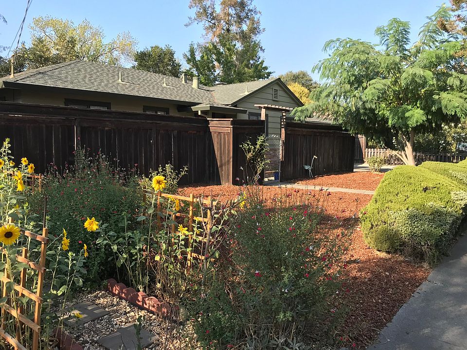 1st image of 3423 Montgomery Dr