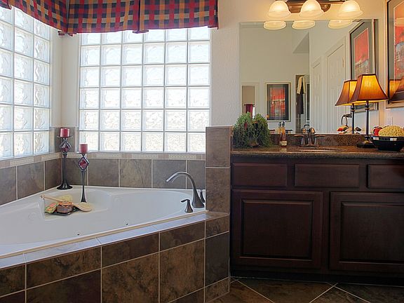 Beautiful sun-lit owner's bath