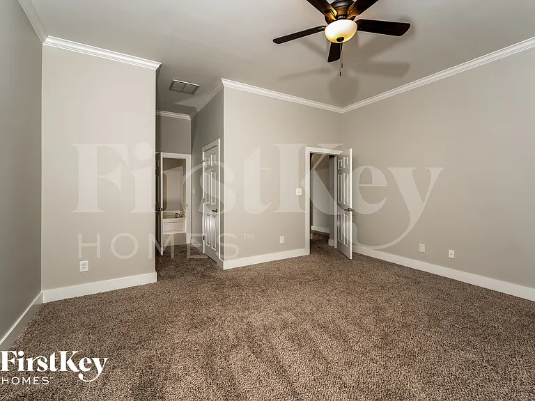 4598 Clubview Dr — Photo 8