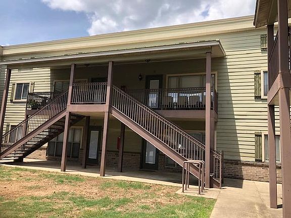 3rd image of 922 W 15th St APT 10