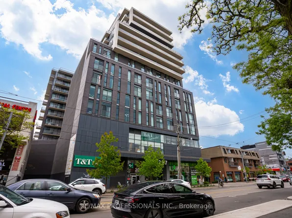 297 College St, Toronto, ON