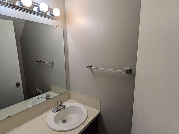 4th image of 424 3rd Ave SE #424