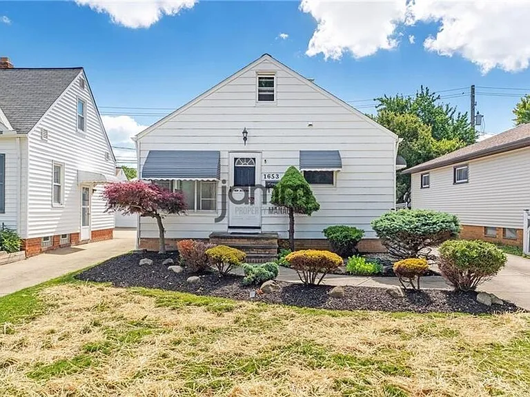 1653 Woodhurst Ave — Photo 2