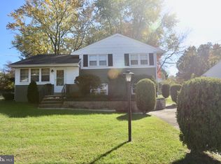 10 Beaver Dr, Barrington, NJ 08007