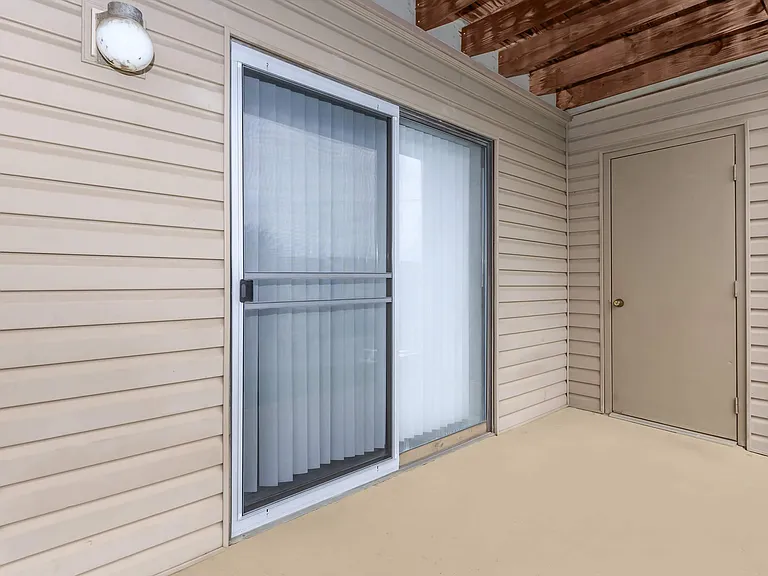 Hickory View Apartments — Photo 17