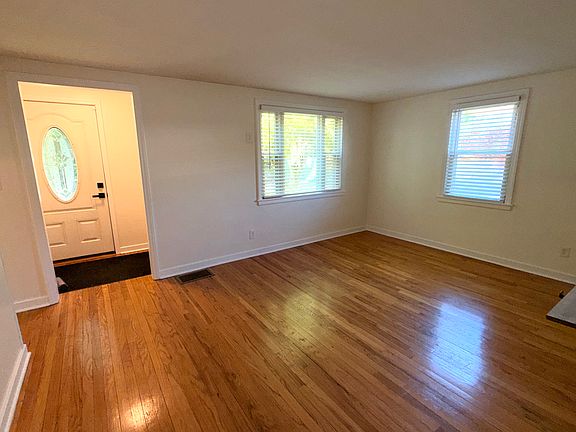 3rd image of 123 Lyon Pl