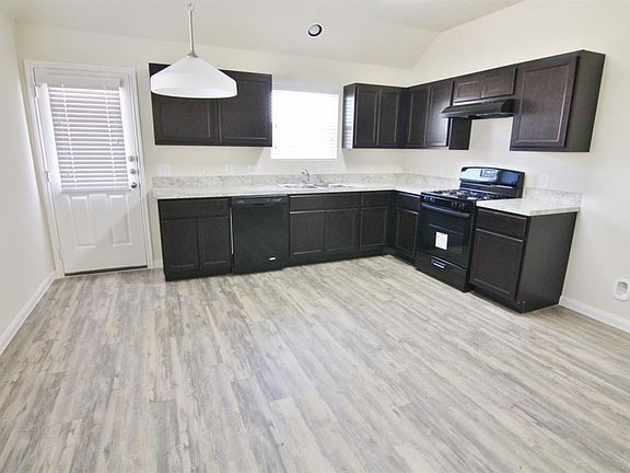5th image of 3224 Honeysuckle Dr