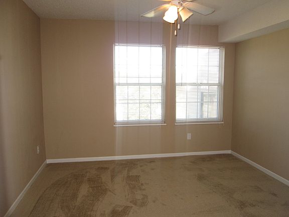 5th image of 2144 Village Green Pkwy APT 6