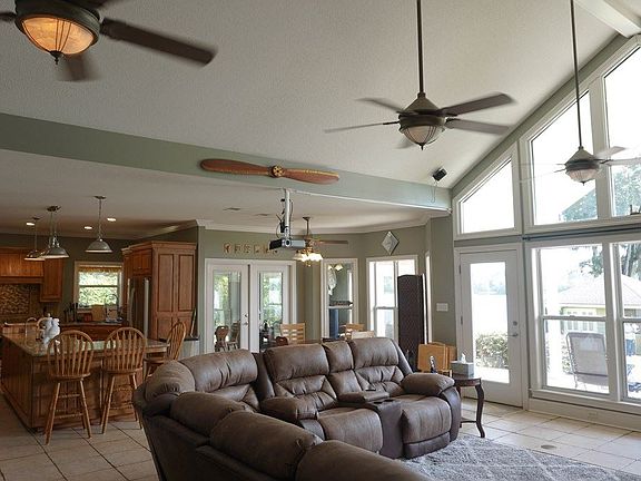 3rd image of 5975 Lake Shore Dr