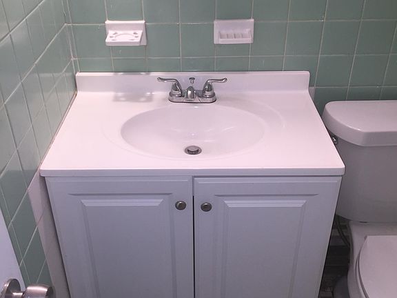 3rd image of 1361 W 114th St APT 4