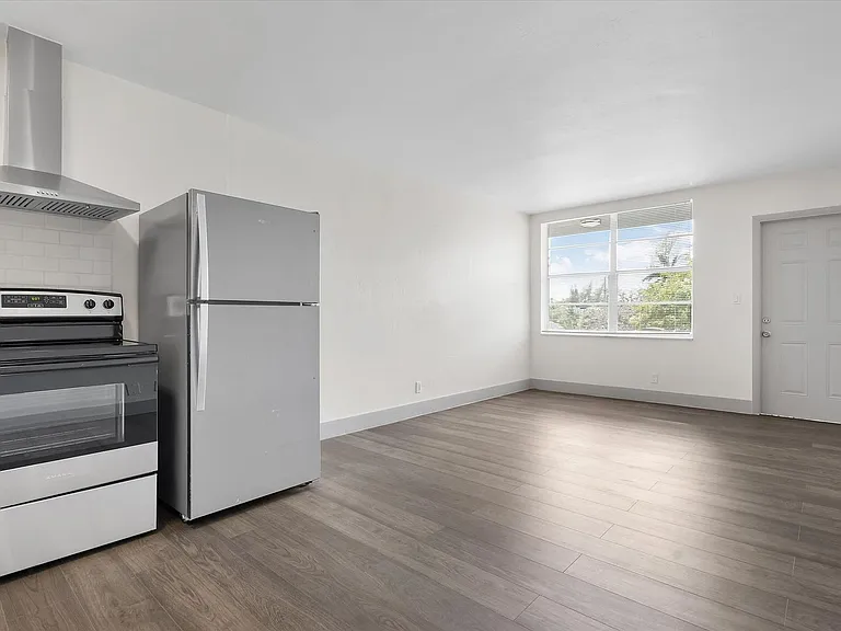 1715 N 16th Ave #111 — Photo 40