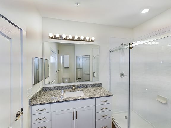 5th image of 370 Arsdale Ave #28-103