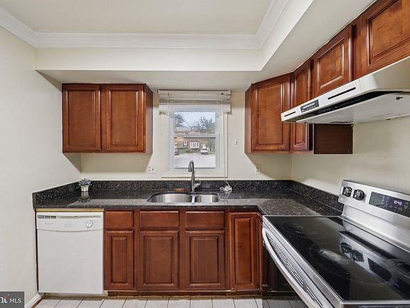 4th image of 4541 Garbo Ct