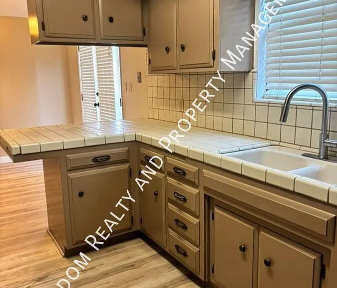9117 Hoxie Ct — Photo 2