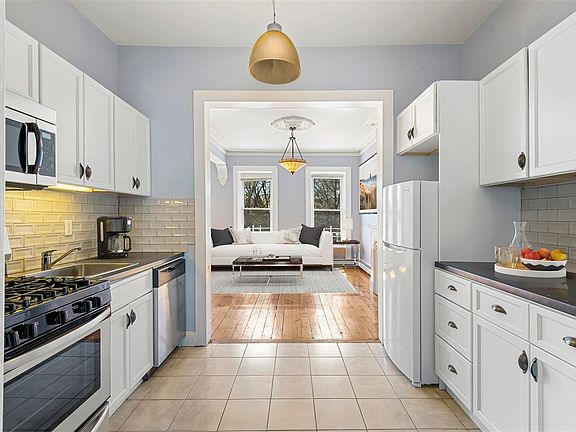 5th image of 814 Grand St #2