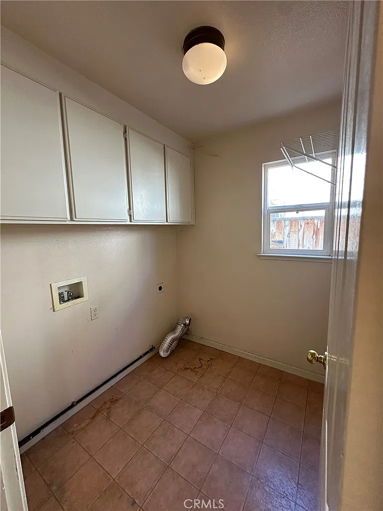 4 bed, 2.5 bath, 1794 sqft, $4,400 — Photo 3