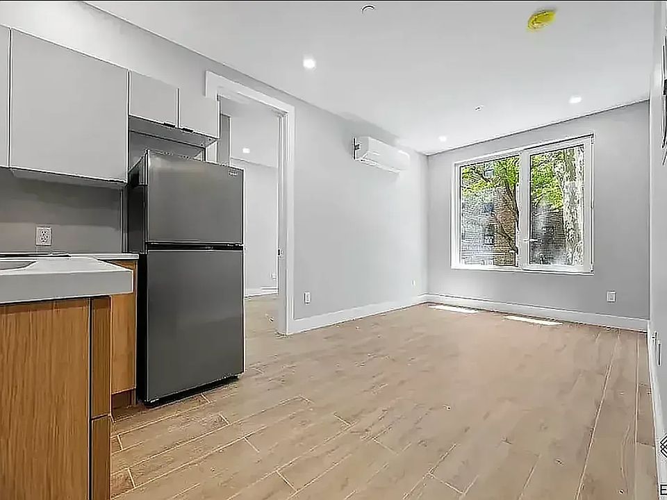 2nd image of 809 Midwood St #3F