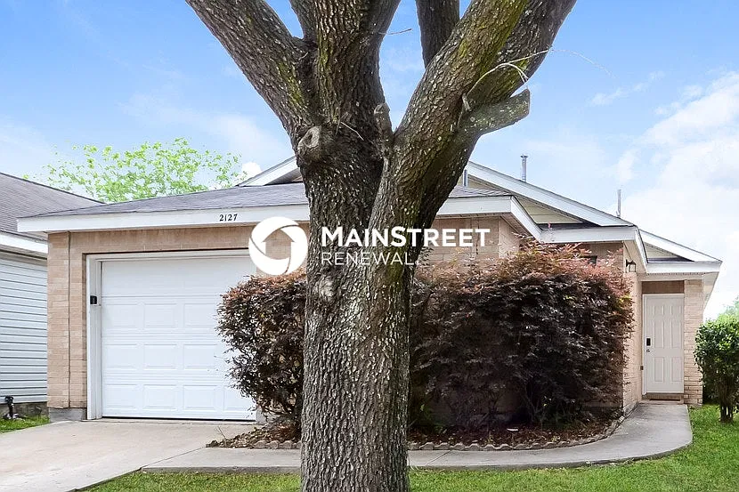2127 Whittier Dr — Photo 1