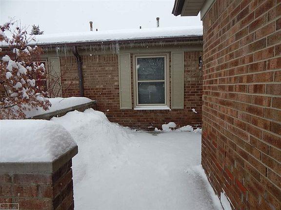 2nd image of 49510 Ellis Ct