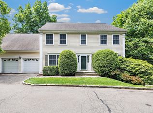 9 Crowne Pond Ln #9, Wilton, CT 06897