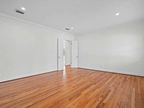 3rd image of 3521 Stillwood Ln W