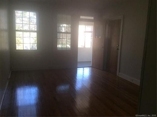 2nd image of 985-987 West Blvd
