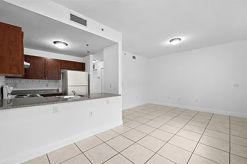 2421 W 78th St #104 Photo 1