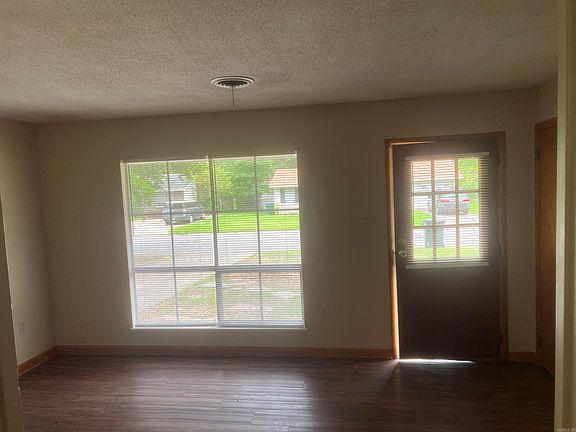 3rd image of 2210 Broadview Ave