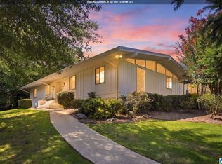 1842 Canyon Rd, Vestavia Hills, AL 35216