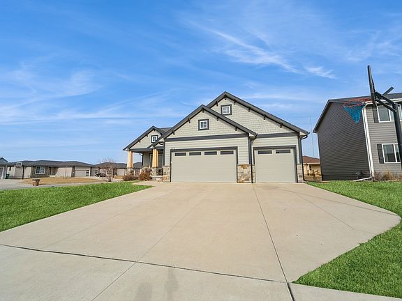 4th image of 205 32nd St SE