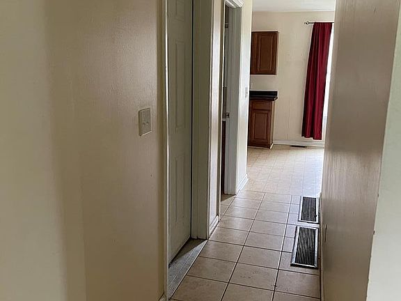 5th image of 44 Fairview Ter