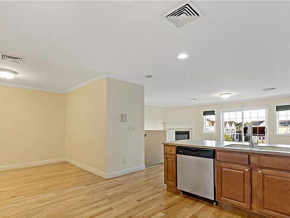 5th image of 677 Metacom Ave Unit 62
