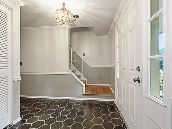 2nd image of 1060 Covington Pl
