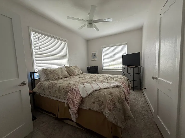359 Greenbriar Dr #B — Photo 9