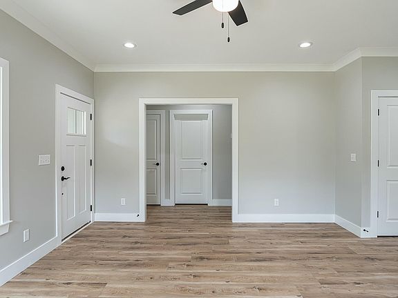 5th image of 405 Kirby Drive Southeast Dr