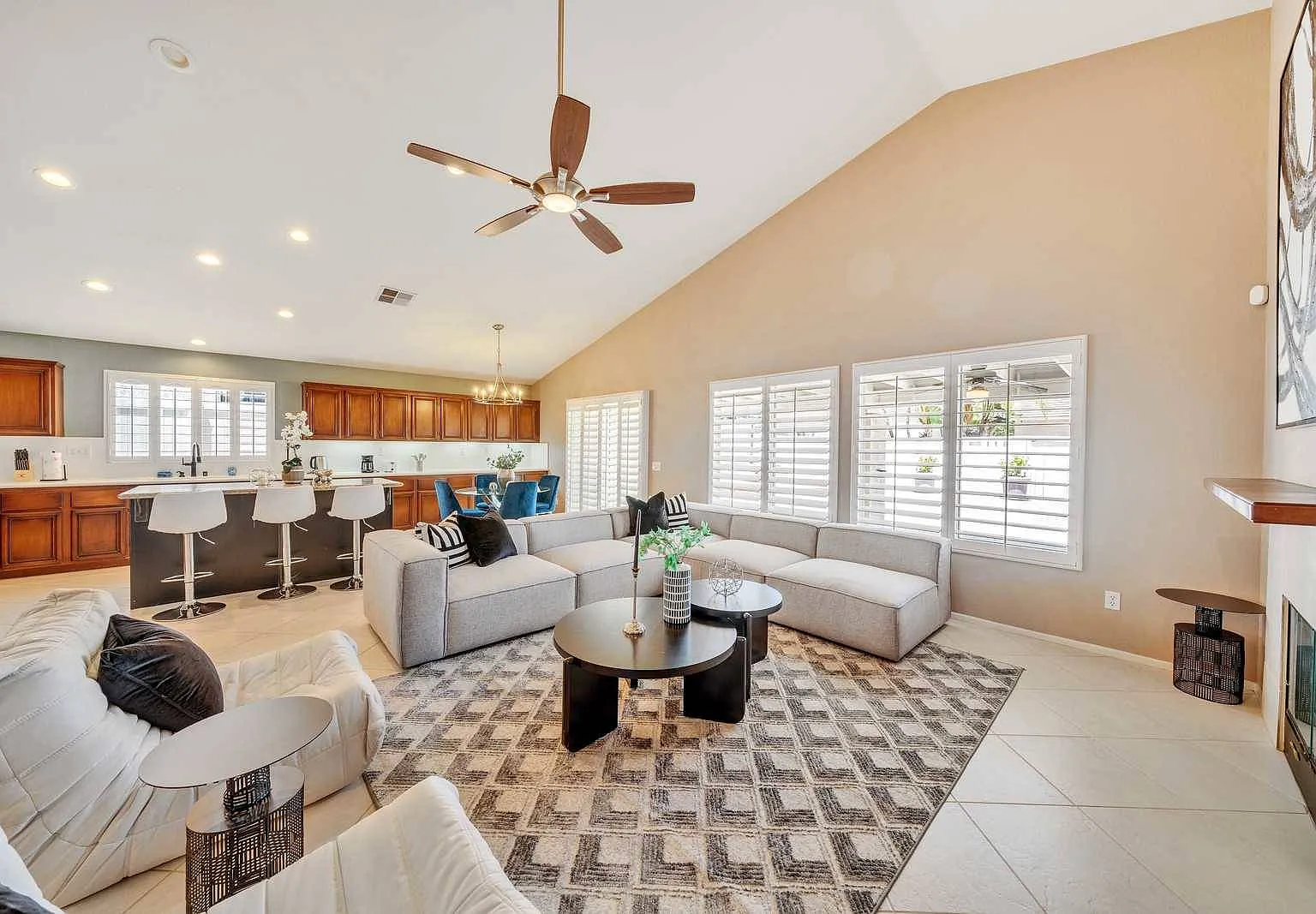 3 bed, 2.5 bath, 2481 sqft, $7,000 — Photo 3
