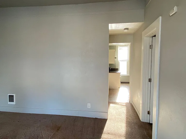 Turn of Century Apartments 1 and 3 bedrooms — Photo 27