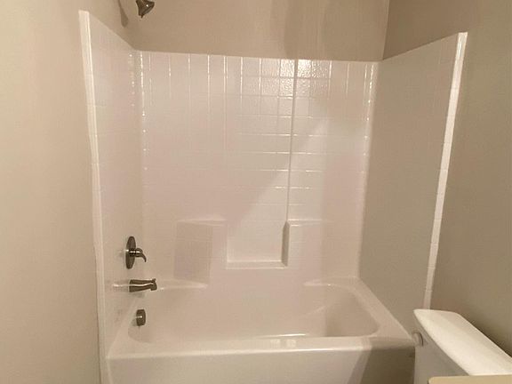 2nd image of 2931 Peony Dr